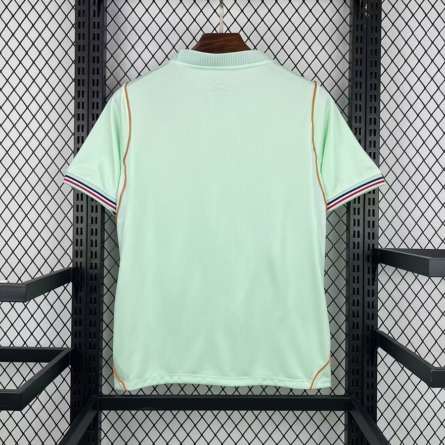 Maillot France Extérieur 2026 : porté