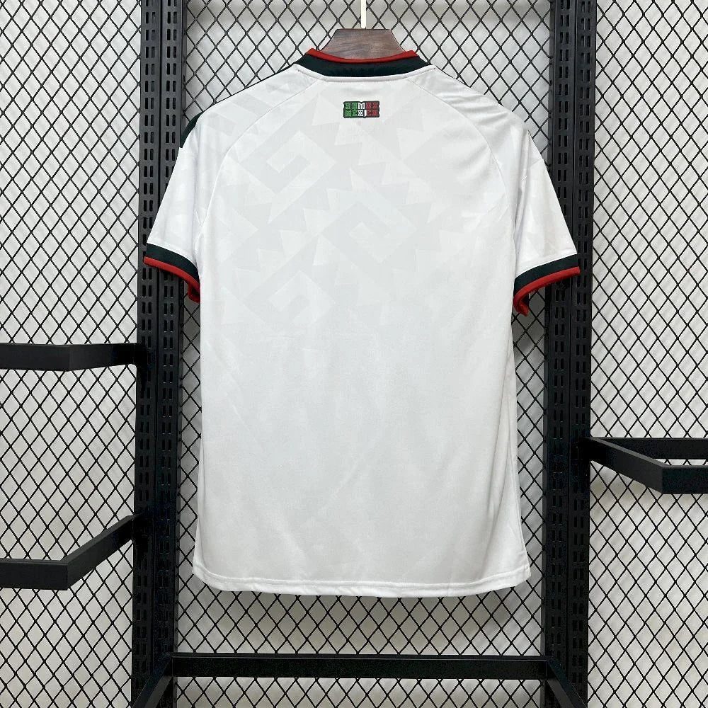 Maillot Mexique Extérieur 2026 : porté